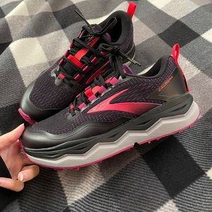 Brooks Womens Caldera 5 size 7.5